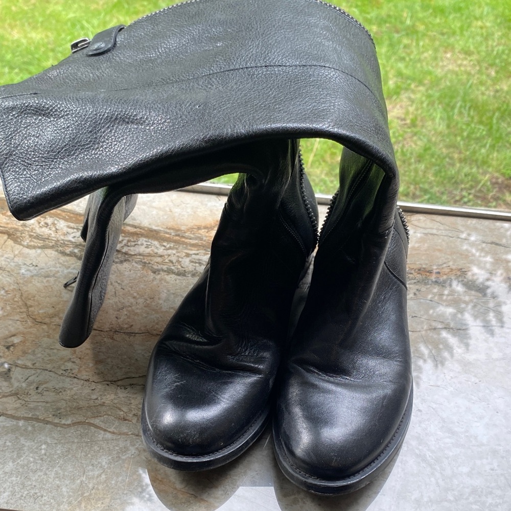 Arturo Chiang Black Leather Boots low heel